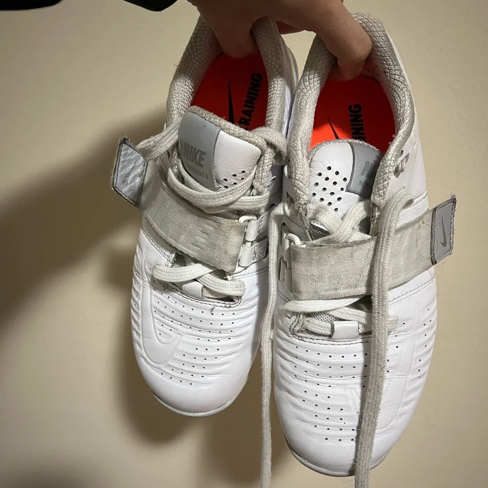 Nike Romeleos - Picture 2 of 2
